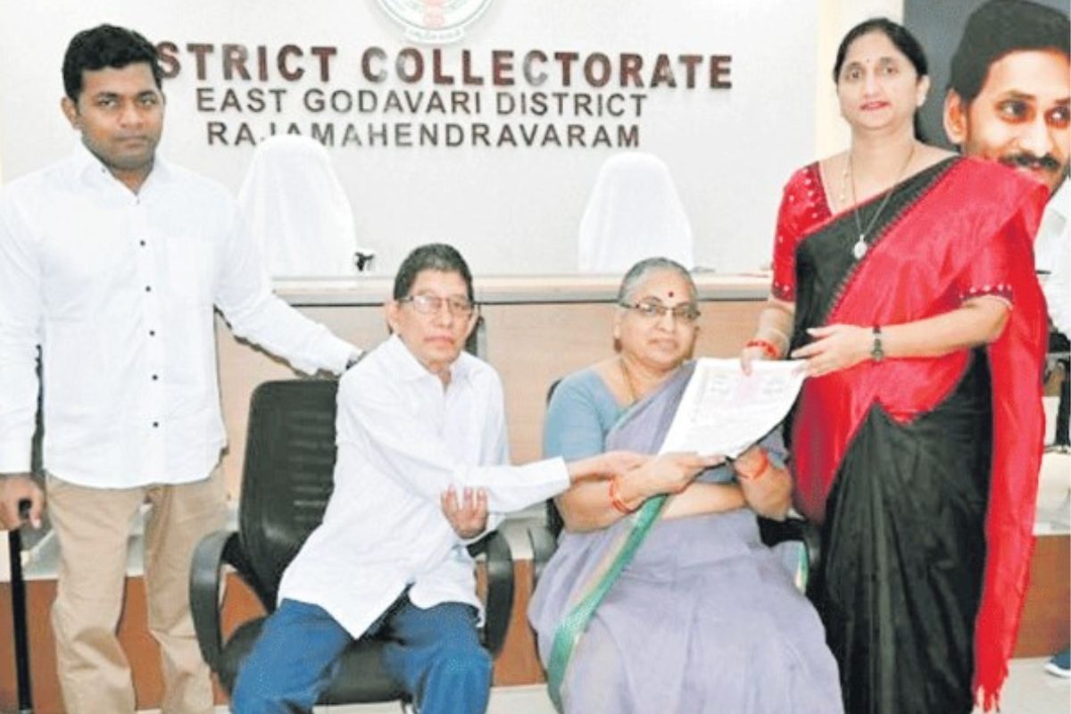couple donates land to govt