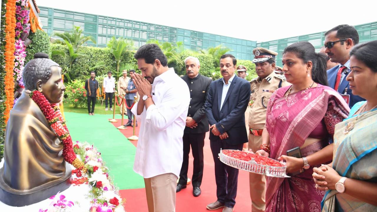 cm jagan tribute to potti sriramulu